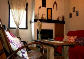 Sala de estar con chimenea