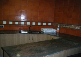 Cocina equipada con electrodomésticos