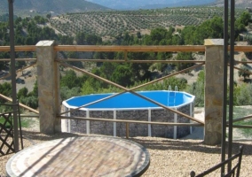 Con piscina construida en piedra