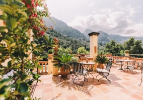 Salón con chimenea