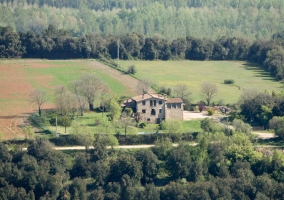 Casa y alrededor