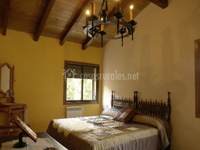 Villa de llumes en granja de llumes (zaragoza)
