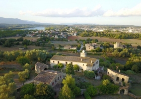 Amplias zonas comunes de la finca