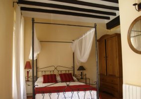 Dormitorio en tono violeta