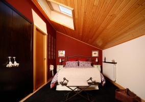 Dormitorio de matrimonio amplio