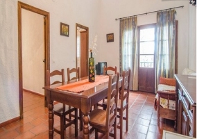 Comedor con mesa rectangular