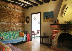 Sala de estar con chimenea