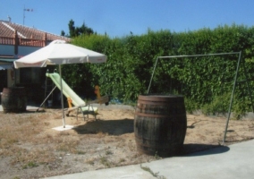 Piscina con zona de solarium