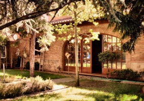 Entrada al comedor acristalado