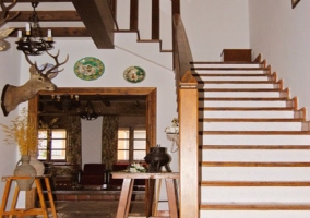 Entrada con hall y escaleras