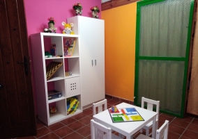 Sofá cama en sala de niños