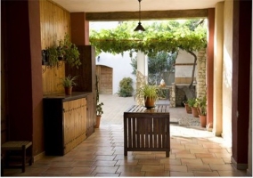 Dormitorio amarillo de matrimonio de la casa rural