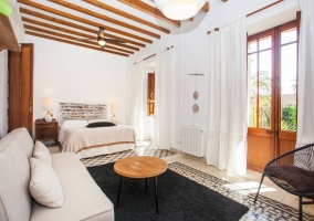 Sala de estar con chimenea