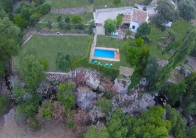 Comedor y sala de estar con chimenea