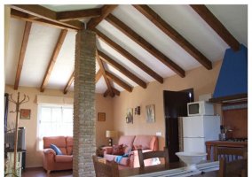 Cocina de madera en la casa rural