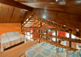 Dormitorio triple en altillo con vistas al salon