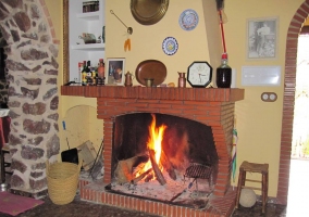 Sala de estar con televisión