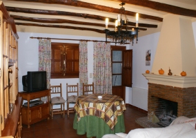 Habitación de matrimonio con cuna