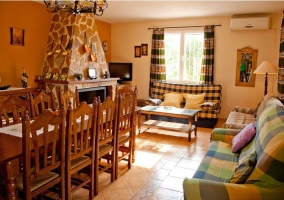 Salón comedor de la casa con salida al porche